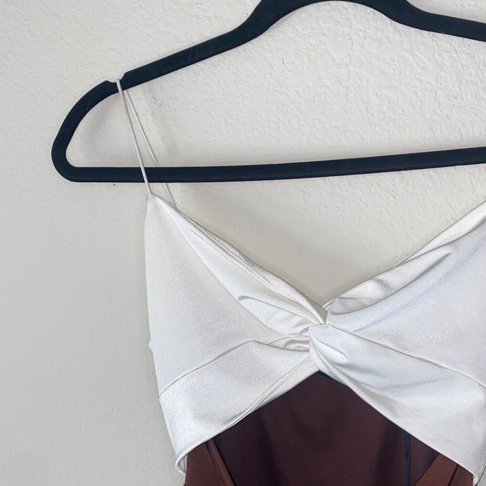 🪼Adorable brown dress with a white twist front! - Picture 4 of 9
